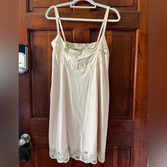 Vintage Hollywood Vassarette Ivory Lace Lingerie Slip – Size F 34, Nylon Tricot - Picture 10 of 11